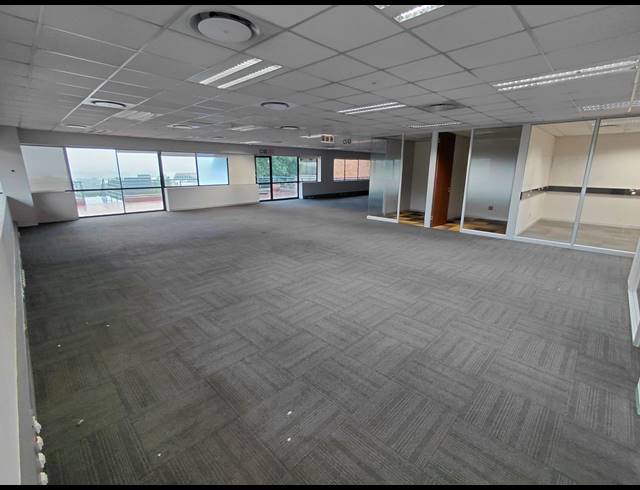 1,960M² OFFICE TO LET IN WOODMEAD